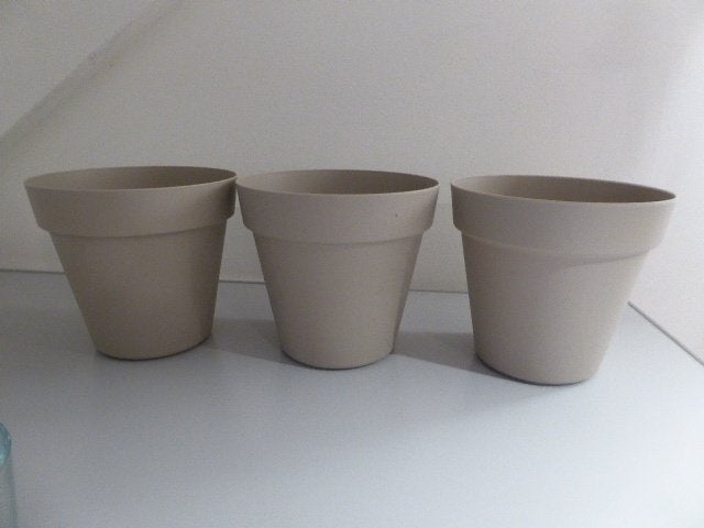Set van 3 kunststof bloempotten, taupe, Kunststof, Rond, Ophalen of Verzenden, Zo goed als nieuw