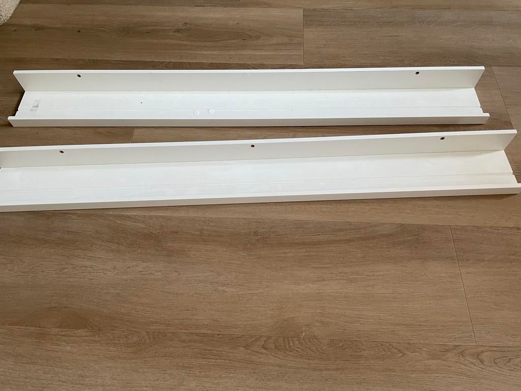 IKEA Mosslanda Witte Fotolijstplank 115 cm (2 stuks), Huis en Inrichting, Woonaccessoires | Wandplanken en Boekenplanken, Ophalen