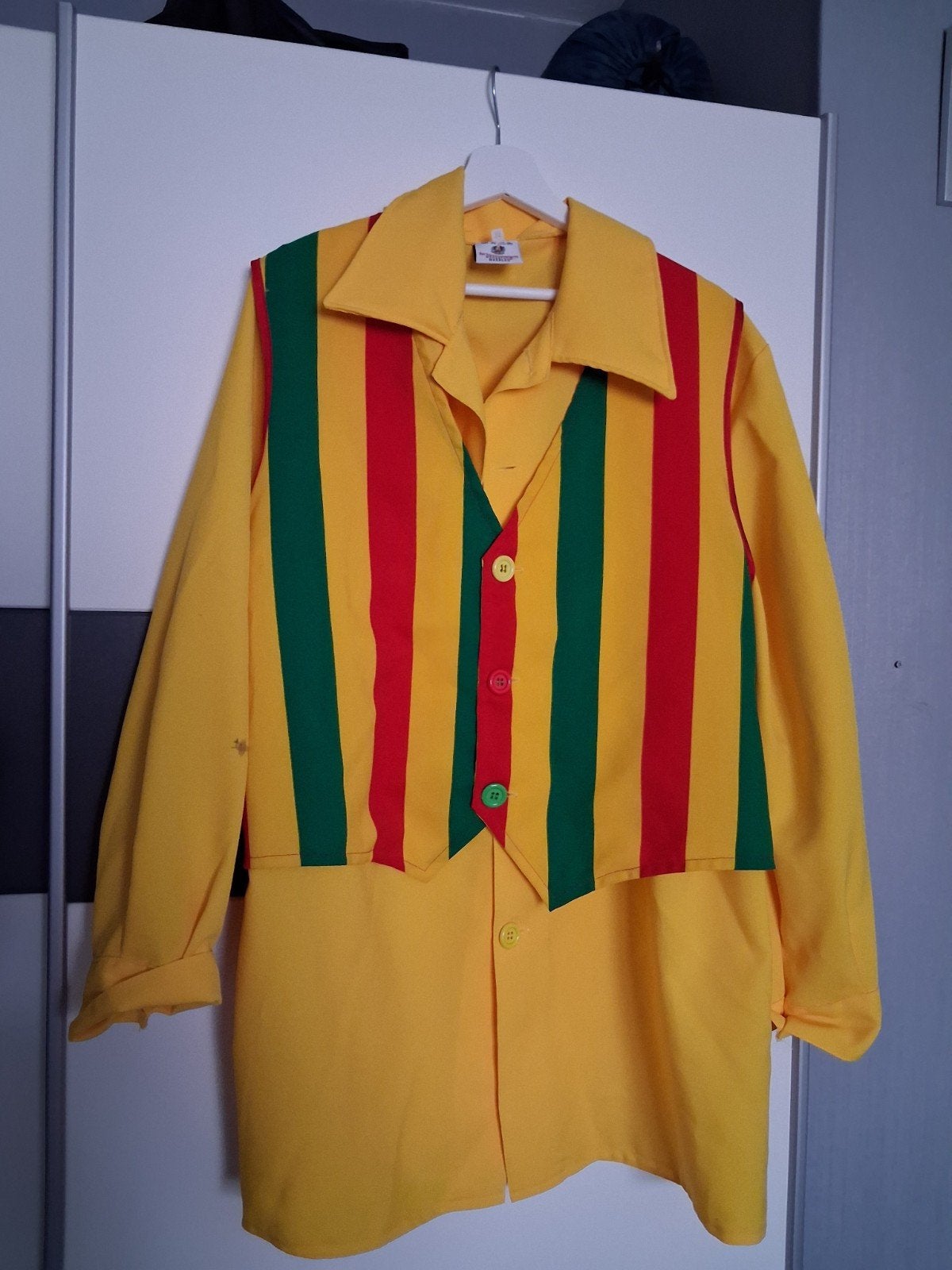 Geel blouse met gestreept vestje - Carnavalskleding, Kleding | Dames, Ophalen, Maat 46/48 (XL) of groter, Carnaval