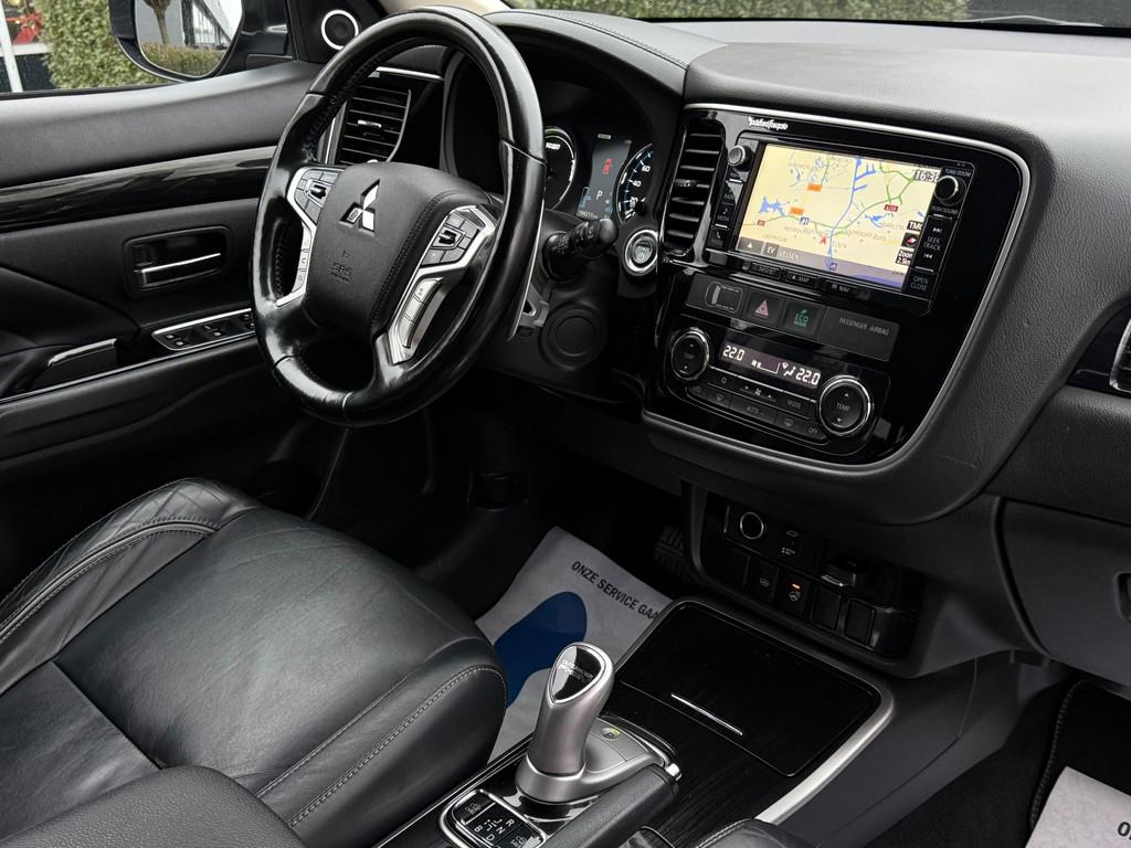 Mitsubishi Outlander 2.0 PHEV instyle+ - PANORAMADAK - PARKE, 1998 cc, 4 cilinders, 1820 kg, Zwart