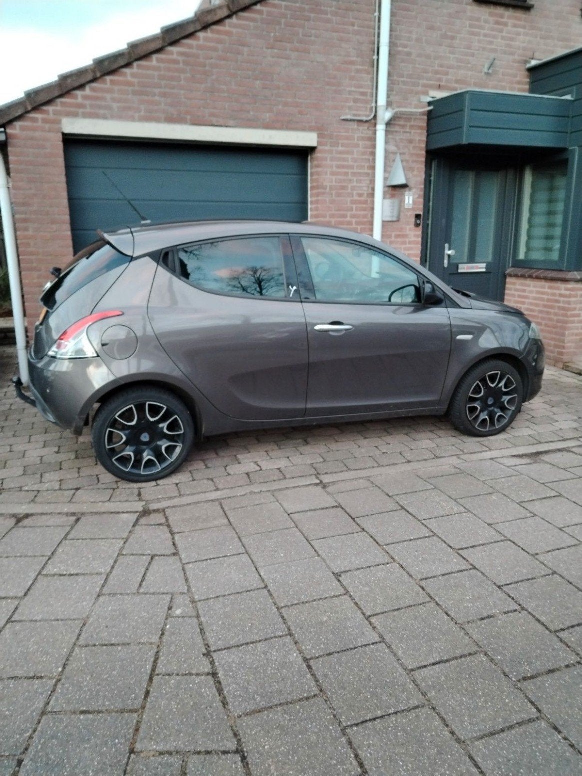 Lancia Ypsilon 0.9 automaat lees beschrijving, Auto's, 40 €/maand, 750 kg, Bruin, Origineel Nederlands