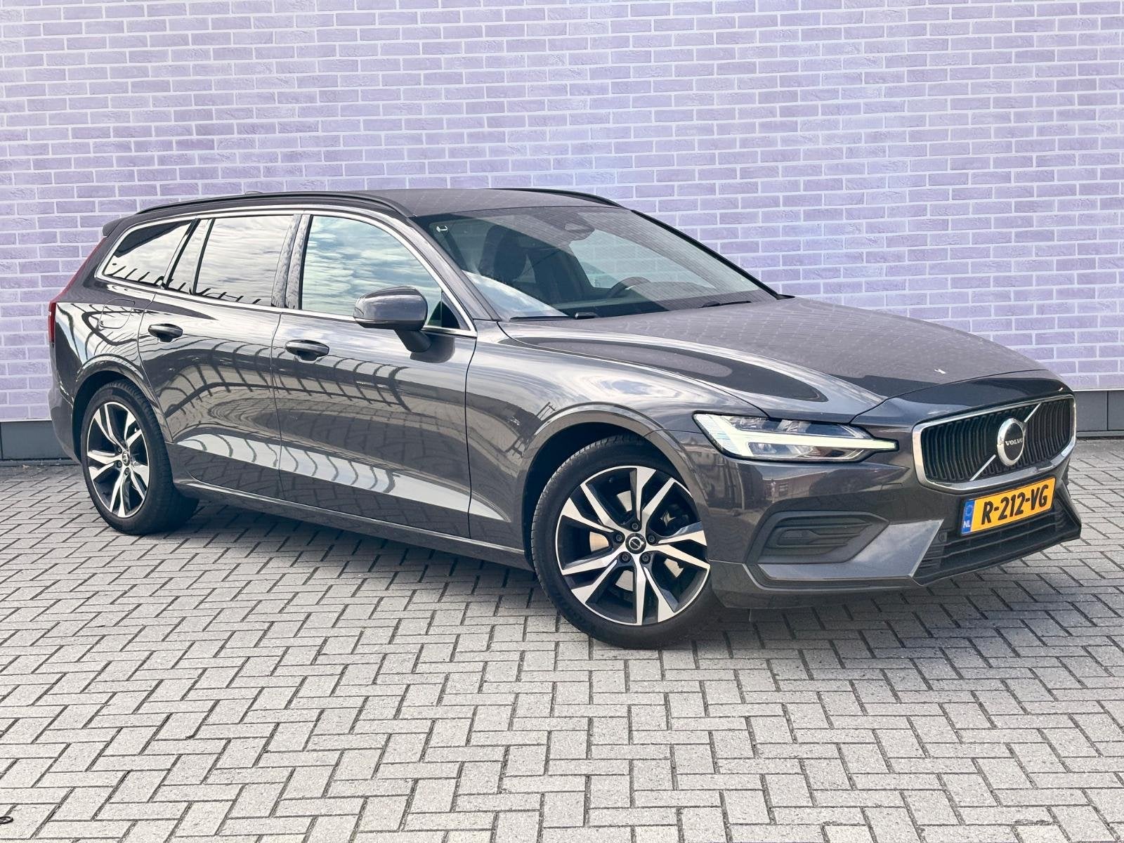 Volvo V60 2.0 B4 Core | Trekhaak | Achteruitrijcamera | Park, Auto's, Stof, Euro 6, 4 cilinders, 1634 kg