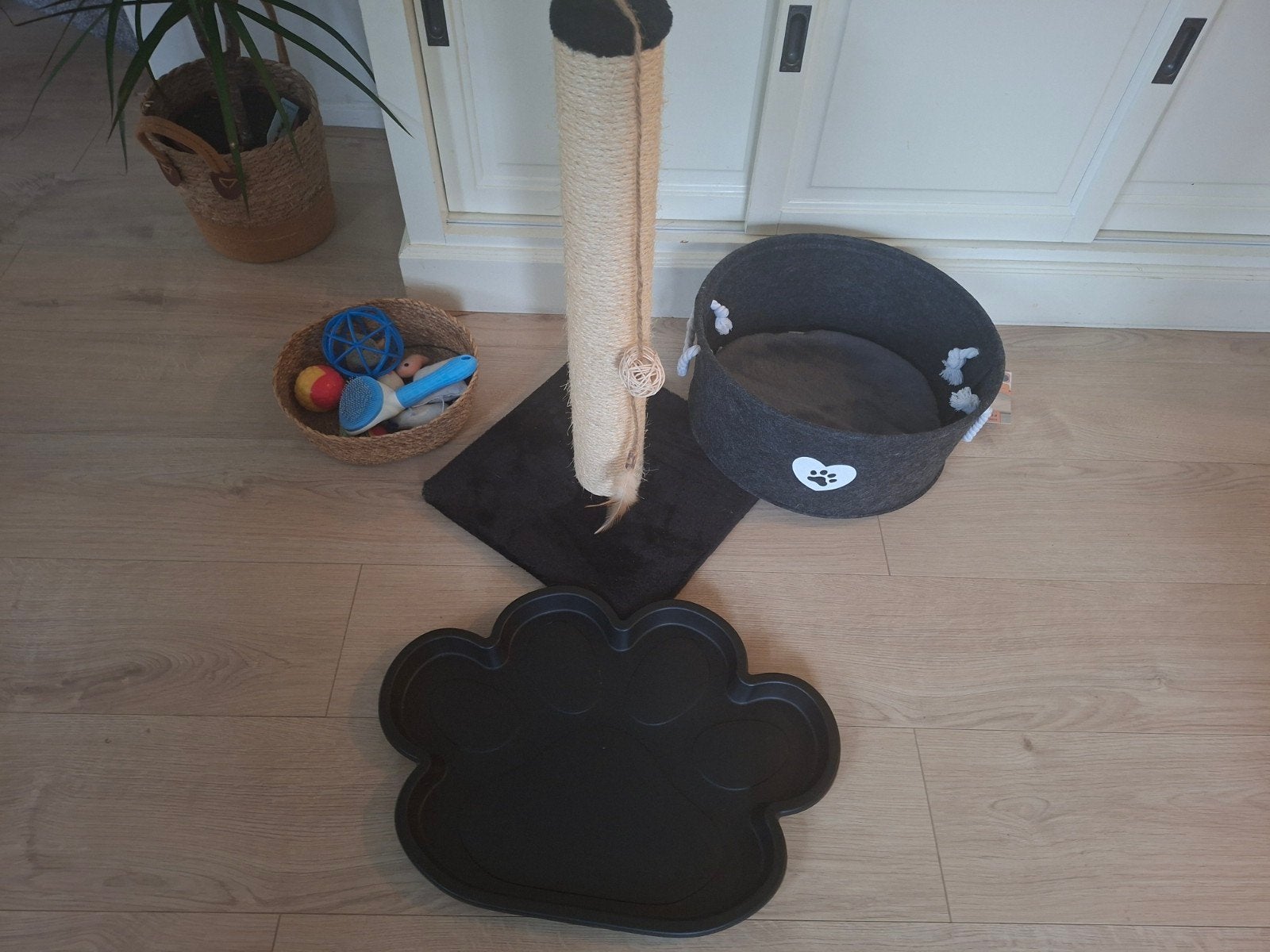 Krabpaal,mandje,dienblad + extra speeltjes, Ophalen, Nieuw, Krabpaal