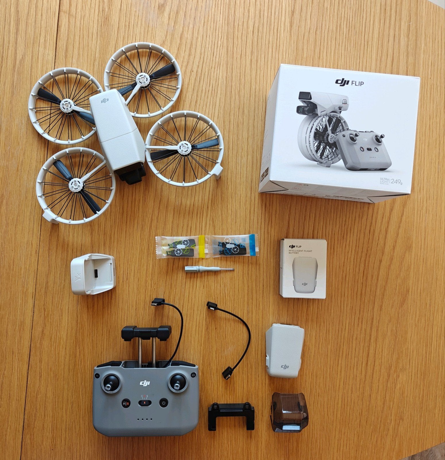DJI Flip Drone Compleet met Batterij, Lader en Onderdelen, Cameradrone, Zo goed als nieuw, 1 tot 5 kilometer, Extra accu('s)