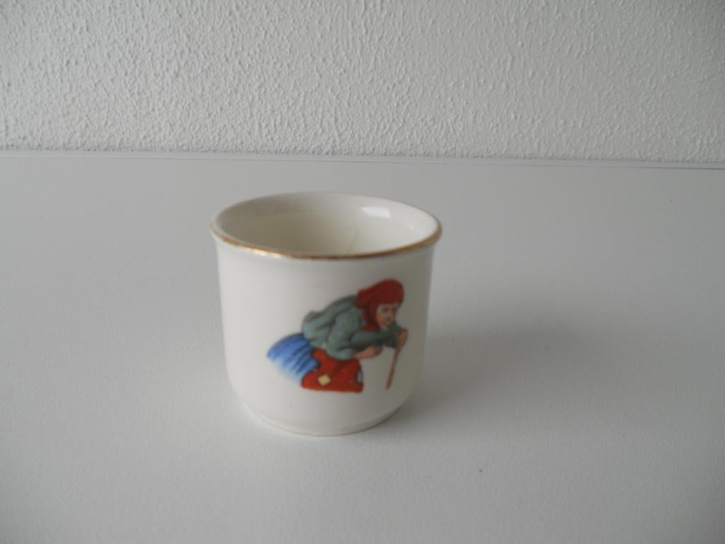 Sprookjes eierdoppen van Regout, Antiek en Kunst, Antiek | Servies los, Ophalen of Verzenden