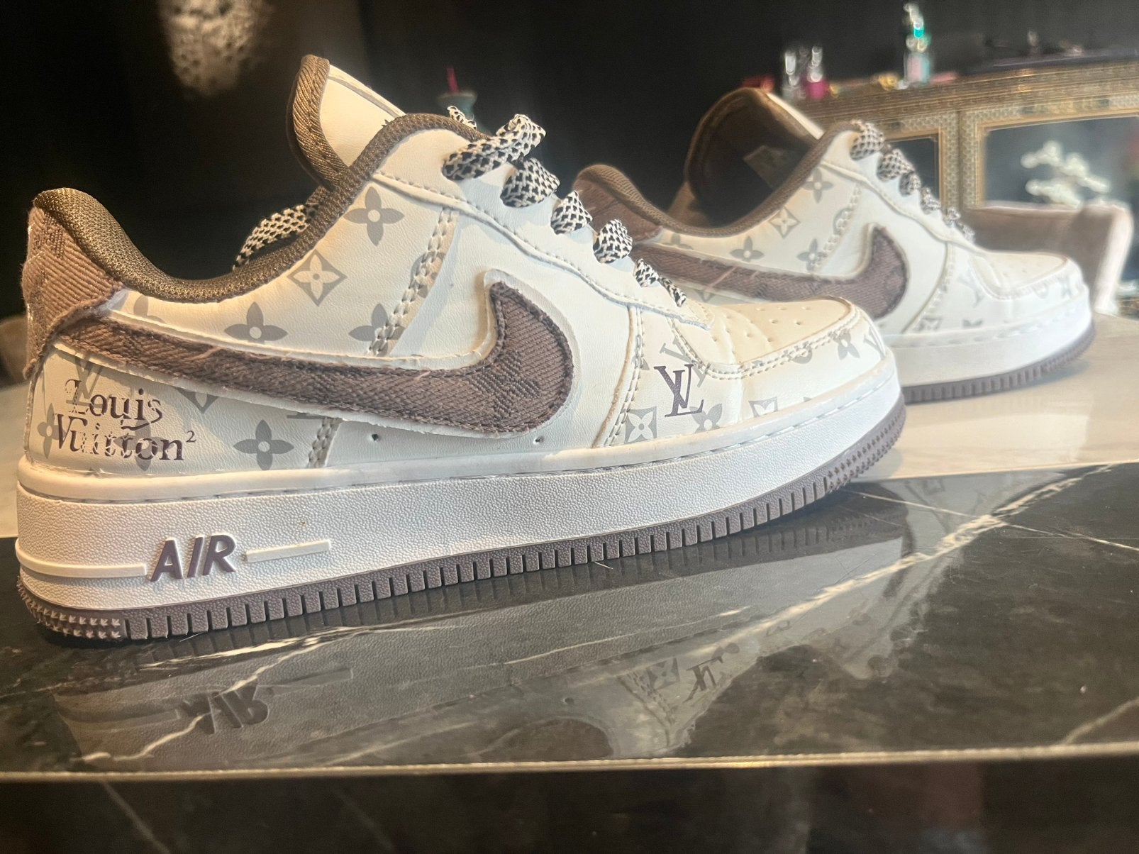 Air force louis vuttion, Ophalen of Verzenden, Zo goed als nieuw, Wit, Sneakers of Gympen