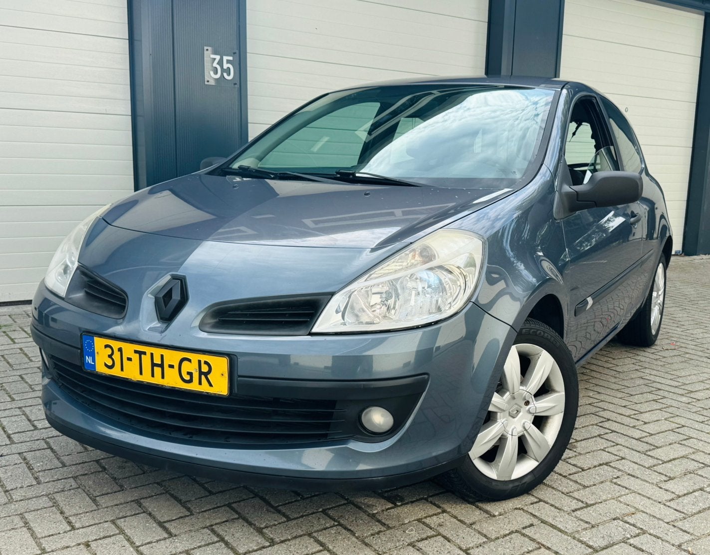 Renault Clio 1.4 EXPRESSION Airco | APK | Dealer Onderhouden, Voorwielaandrijving, Dealer onderhouden, Zwart, 4 cilinders