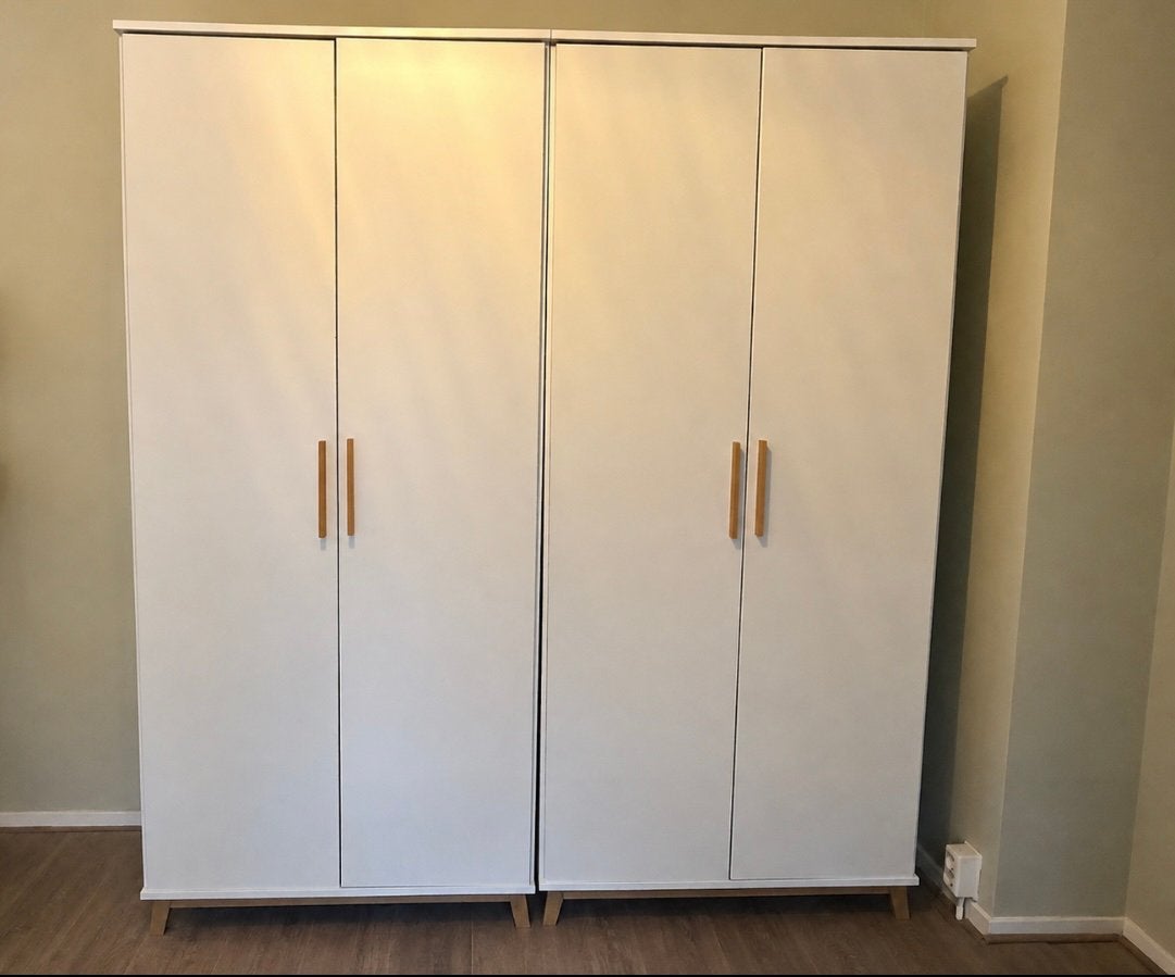 Zeer nette kledingkasten aangeboden (nieuwstaat), Ophalen, Met deur(en), 200 cm of meer, 50 tot 100 cm