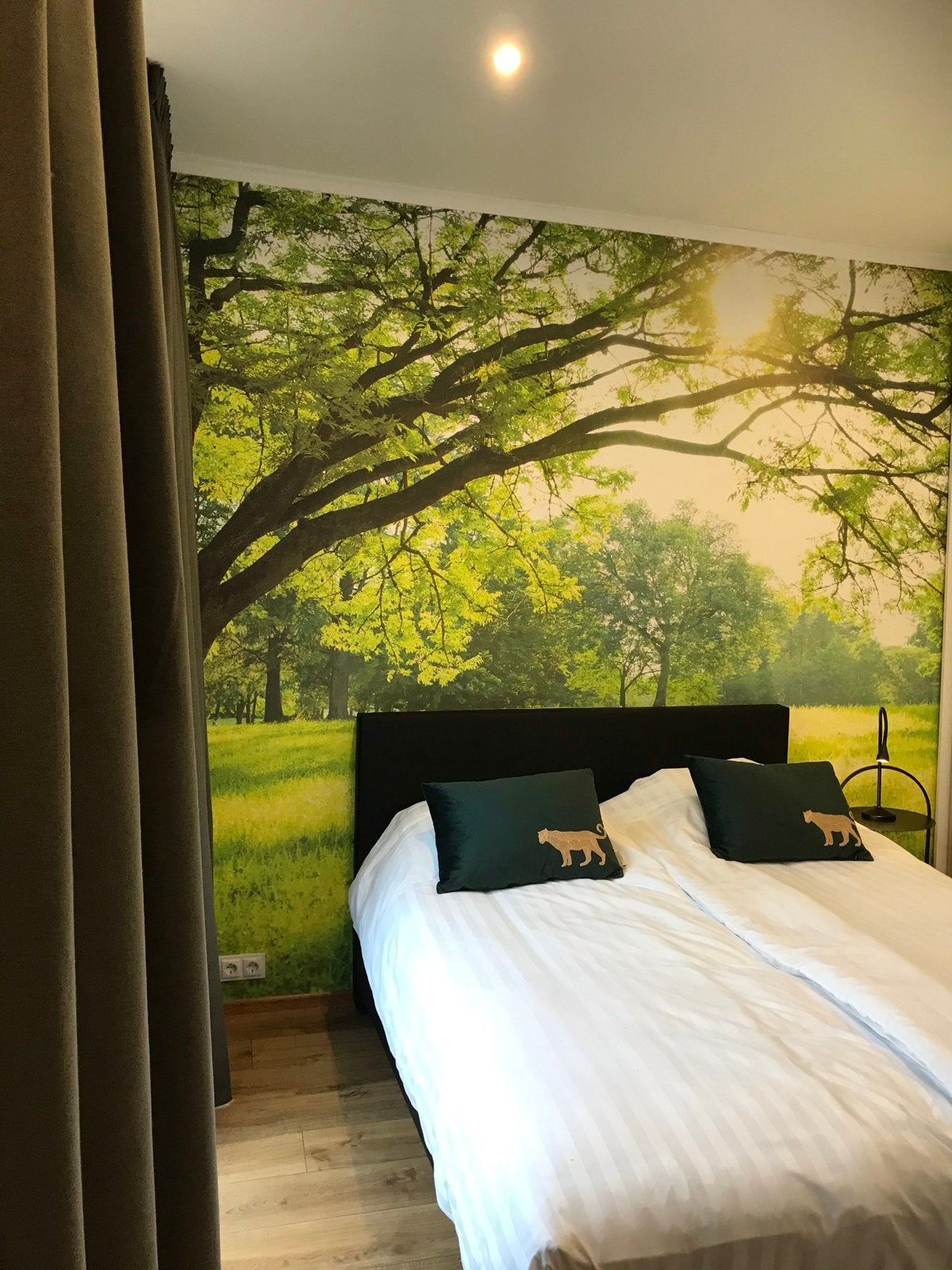 Langwerpig donker velvet groene HD Collection + luipaard, Huis en Inrichting, Overige merken, Nieuw, Ophalen of Verzenden, Sierkussen