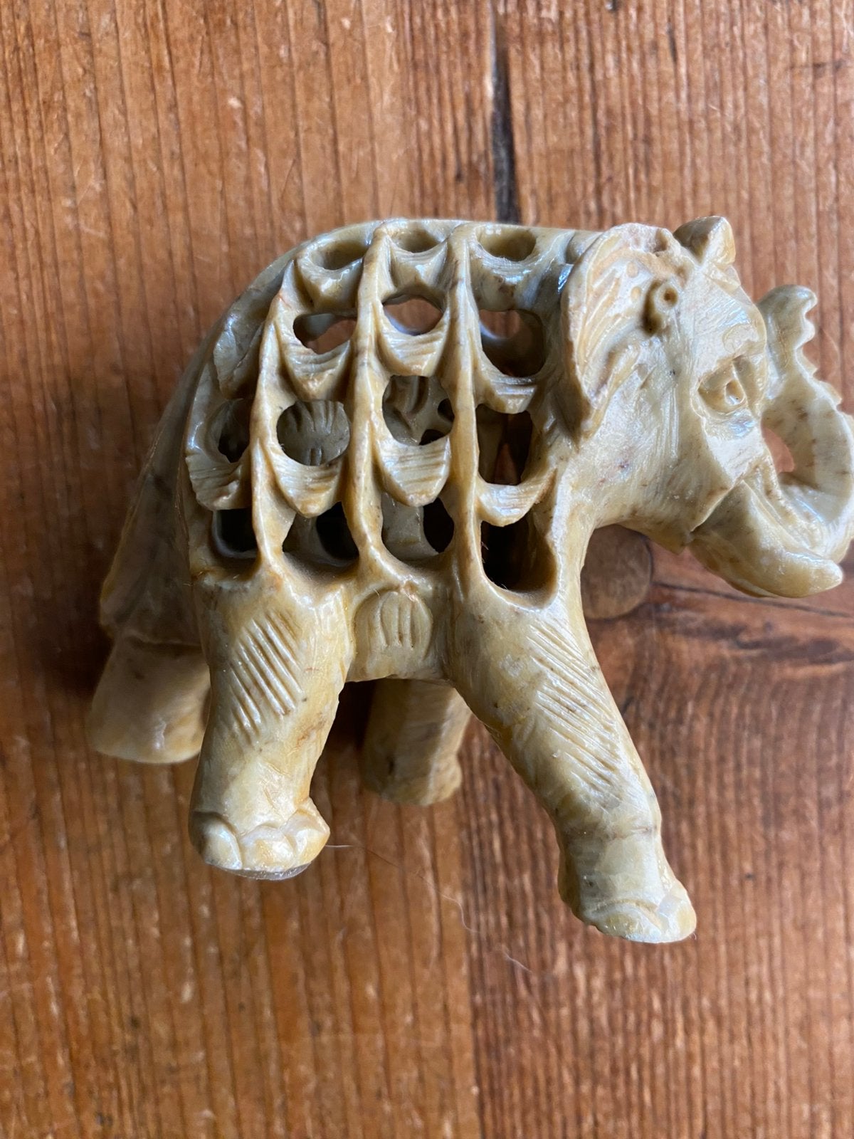 Spekstenen olifant met ingesloten baby- olifantje, Ophalen of Verzenden, Gebruikt, Dier