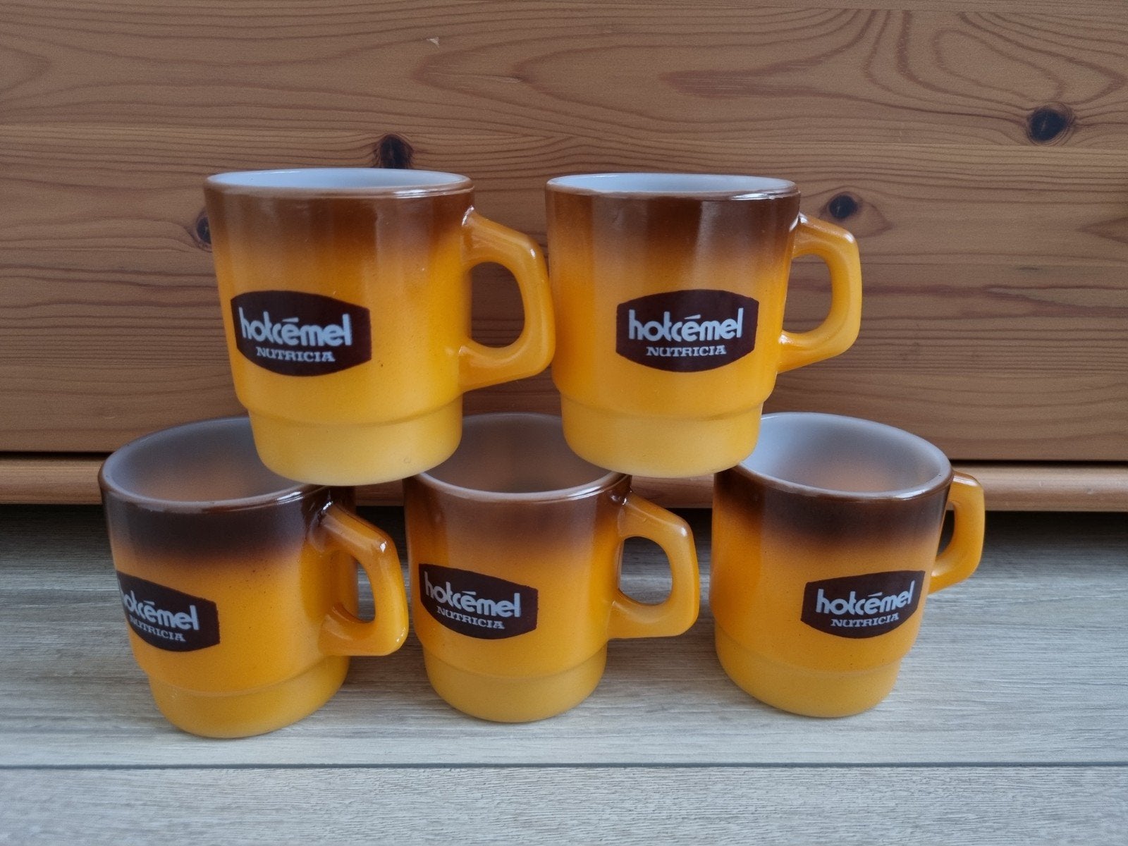 Retro vintage mokken bekers hotcémel chocomel, Ophalen of Verzenden, Zo goed als nieuw, Overige stijlen, Kop(pen) en/of Schotel(s)