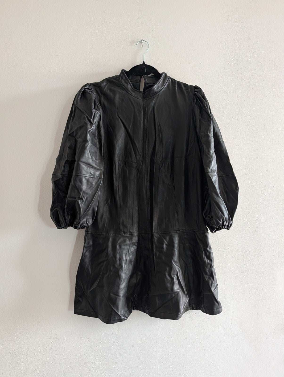 Zwart Faux Leren Mini Jurk met Puffmouwen, Kleding | Dames, Maat 38/40 (M), Zwart, Ophalen of Verzenden, Gedragen