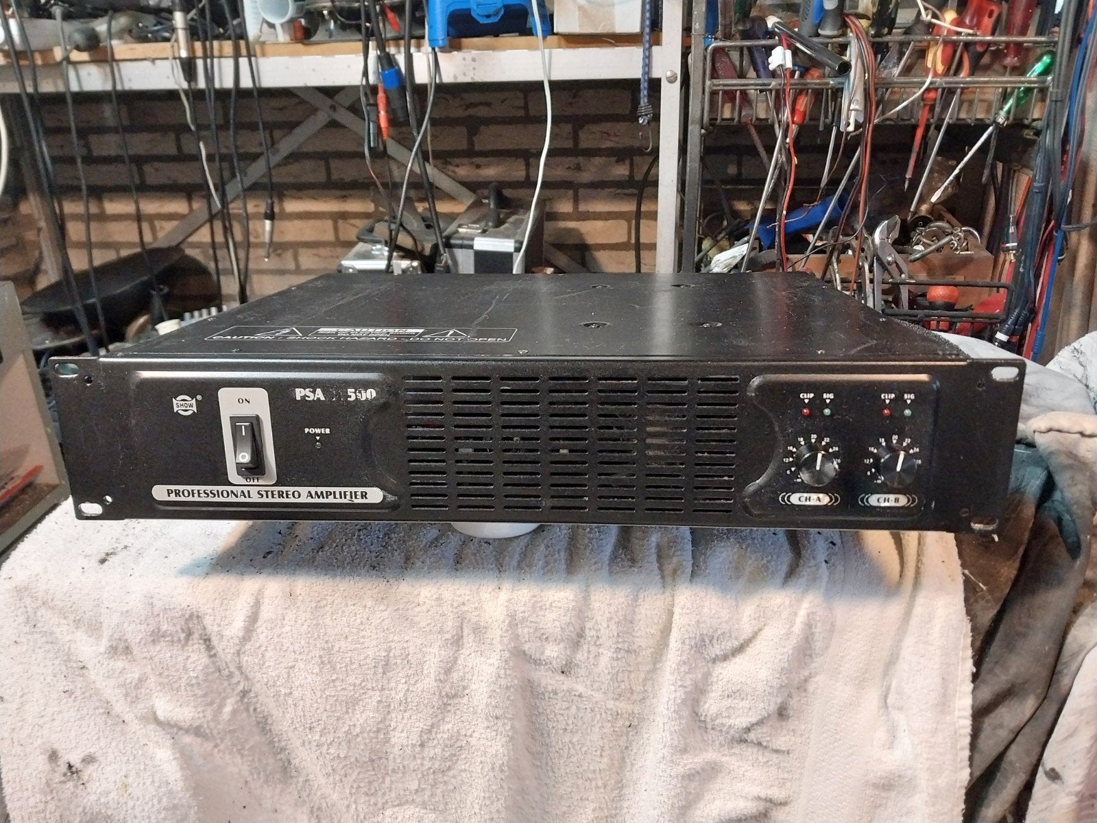 show PSA31500.( behringer ep2500) 2x750 watt, Ophalen, Gebruikt, 1000 watt of meer