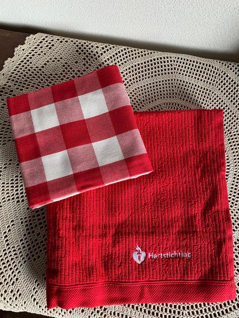 Hartstichting Rode effen handdoek & geblokte theedoek, Ophalen of Verzenden, Nieuw, Rood, Theedoek of Handdoek