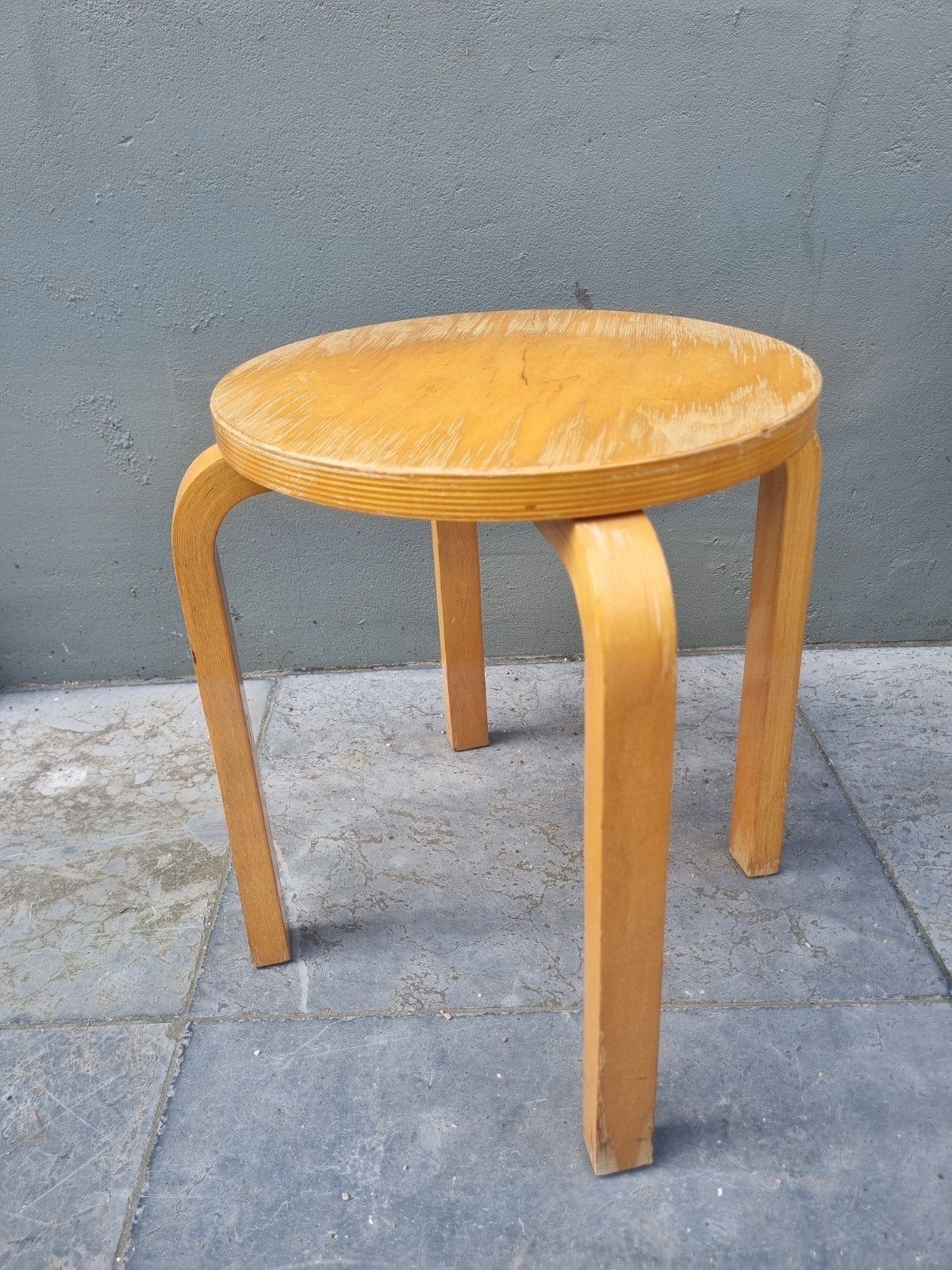 Houten krukje Frosta (Ikea, Alver Aalto geïnspireerd), Ophalen