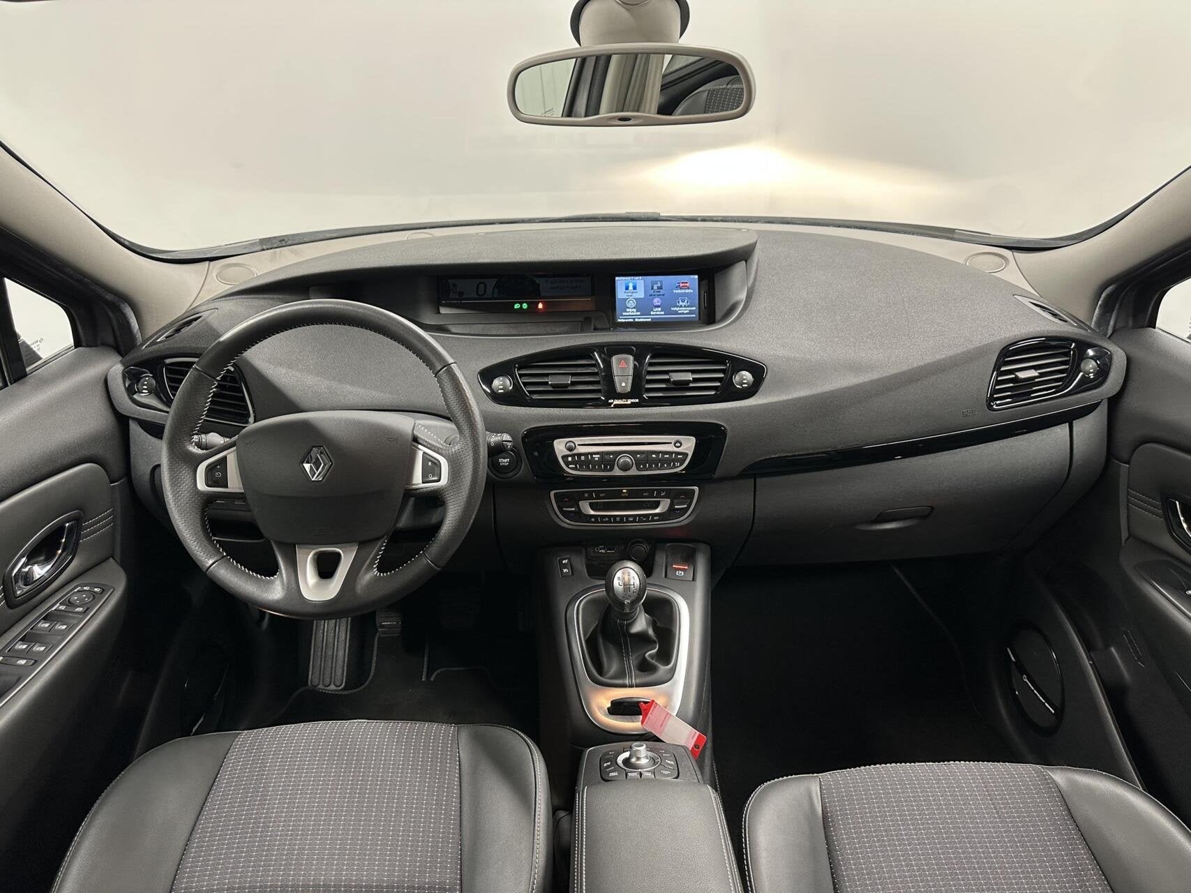 Renault Scenic 1.4 TCe Bose CAMERA TREKHAAK NAVI CRUISE ECC, Voorwielaandrijving, Euro 5, Gebruikt, 4 cilinders