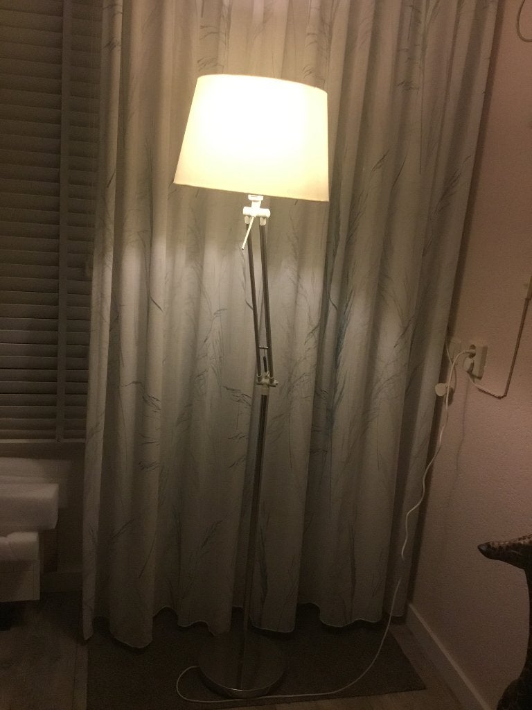 Vloerlamp met creme kap, Gebruikt, Ophalen of Verzenden, Metaal, Modern
