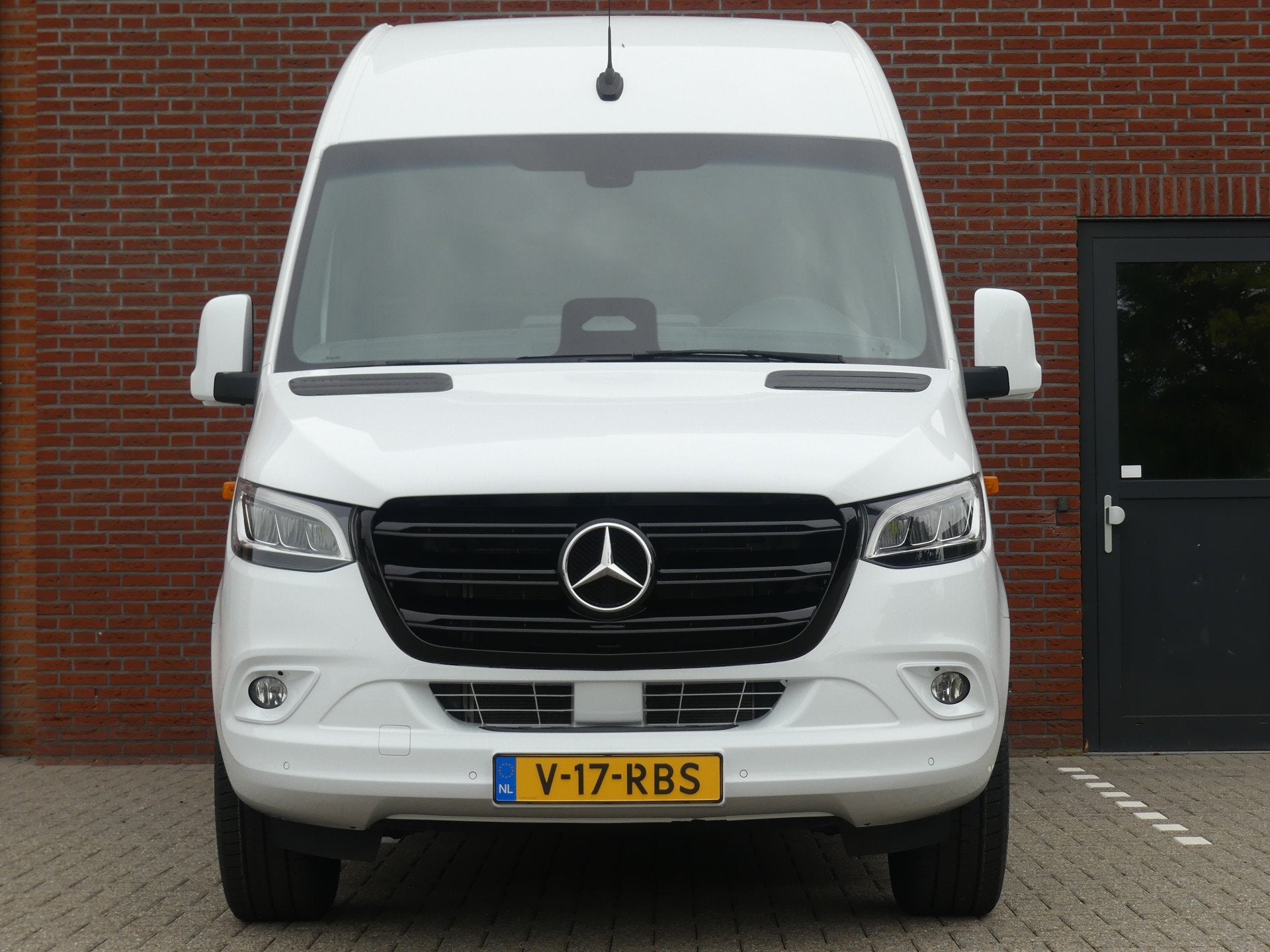 Foto 22 van Mercedes-Benz Sprinter 317 CDI L2H2 LED/Camera/Geveerde stoe