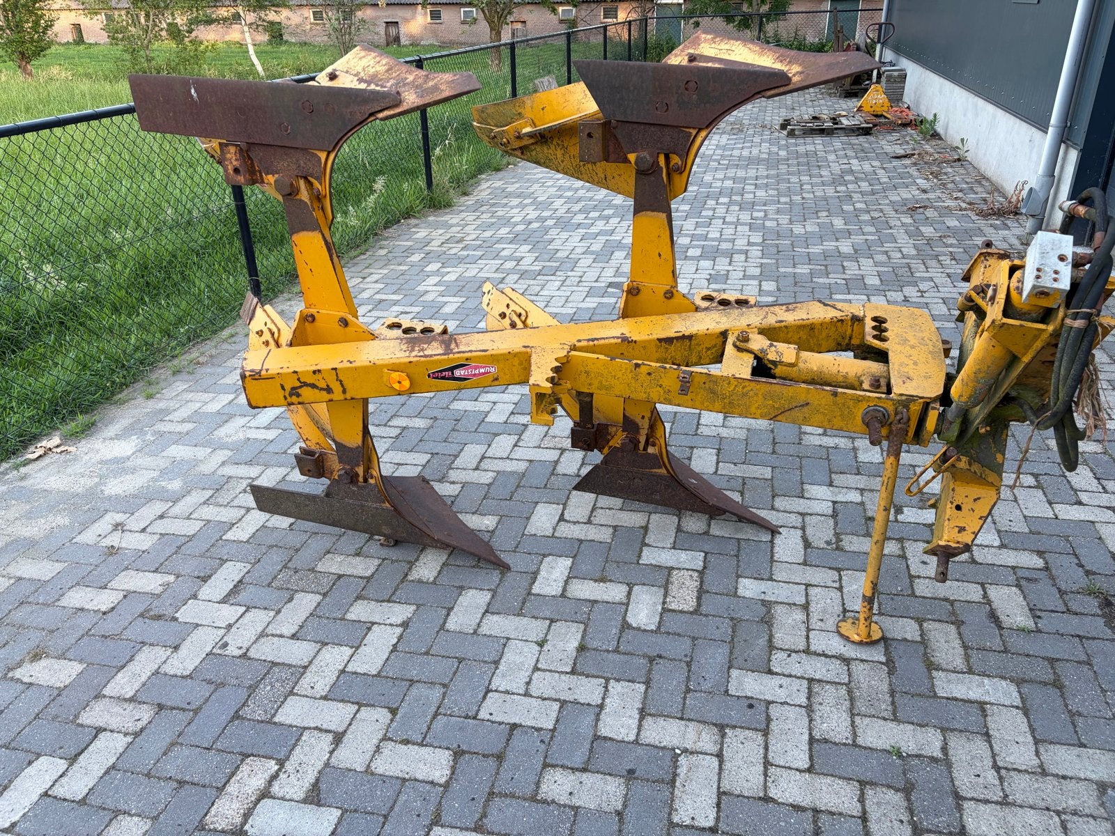 Degelijke 2-schaar wentelploeg (Rumptstad RS213), Ophalen