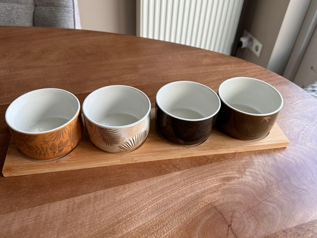 Borrelset 4 schaaltjes met goed accent - Maison du Monde, Overige typen, Ophalen of Verzenden, Zo goed als nieuw, Steen/keramiek