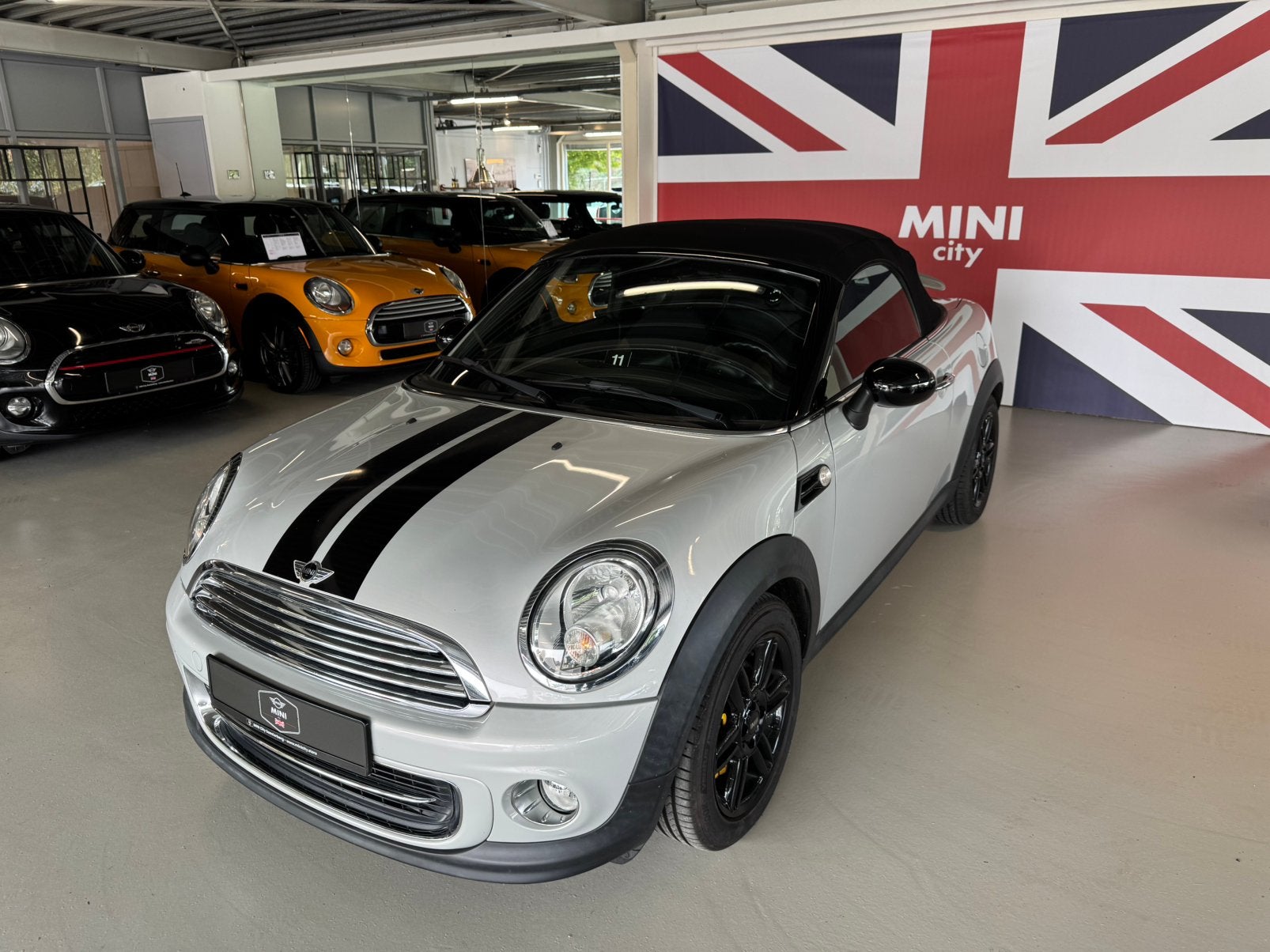 Mini 1.6 Cooper Roadster 2012 Grijs ( 6 MAANDEN GARANTIE ), Auto's, Voorwielaandrijving, 4 cilinders, Origineel Nederlands, Handgeschakeld