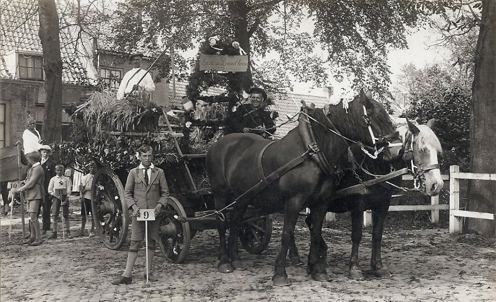 Oude Fotokaart Souburg Feestelijkheden versierde Boerenwagen, Verzenden, 1920 tot 1940, Ongelopen, Zeeland