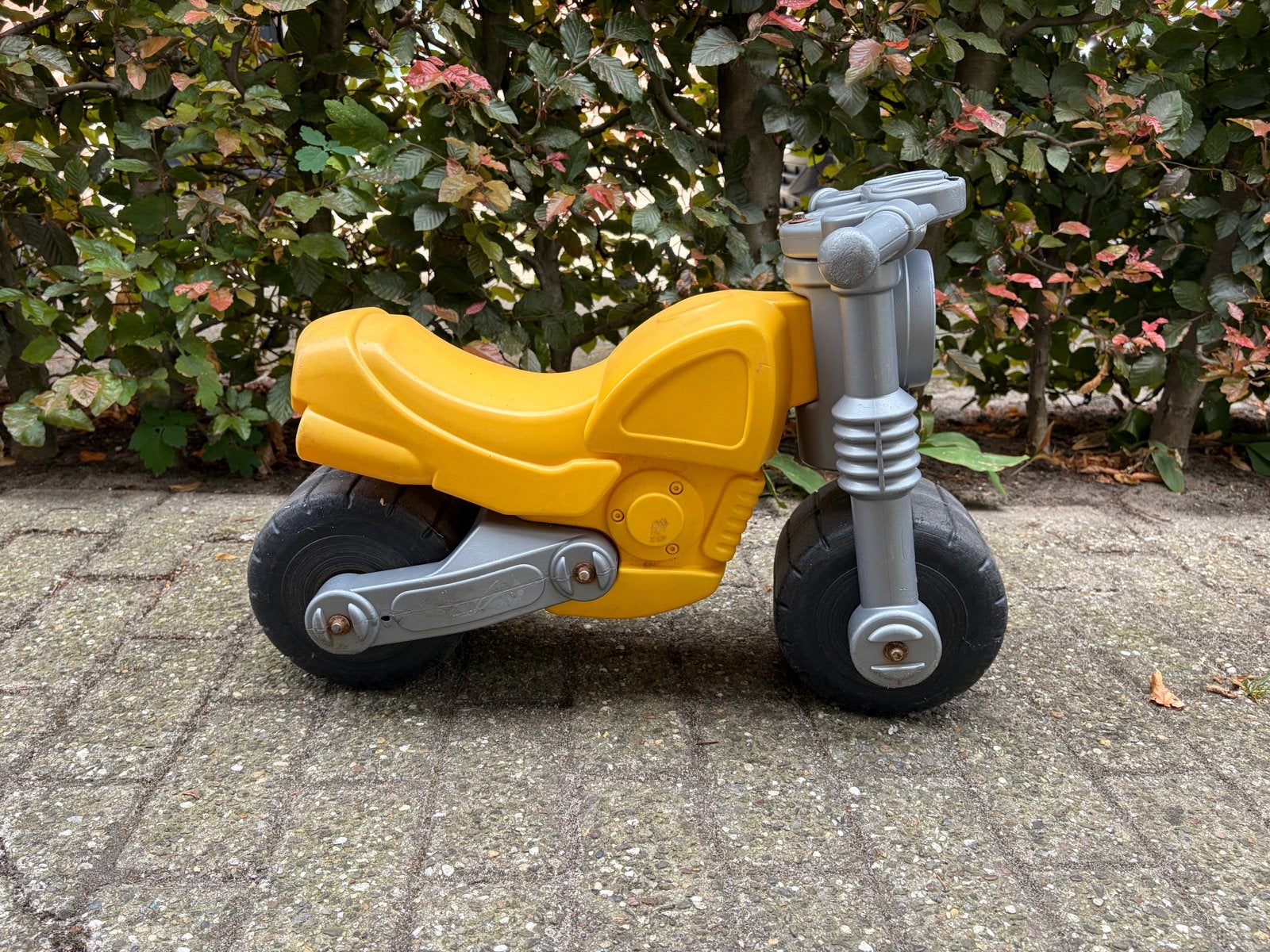 Gele loopmotor van Smoby - Ideaal voor de kleintjes!, Kinderen en Baby's, Speelgoed | Buiten | Voertuigen en Loopfietsen, Ophalen