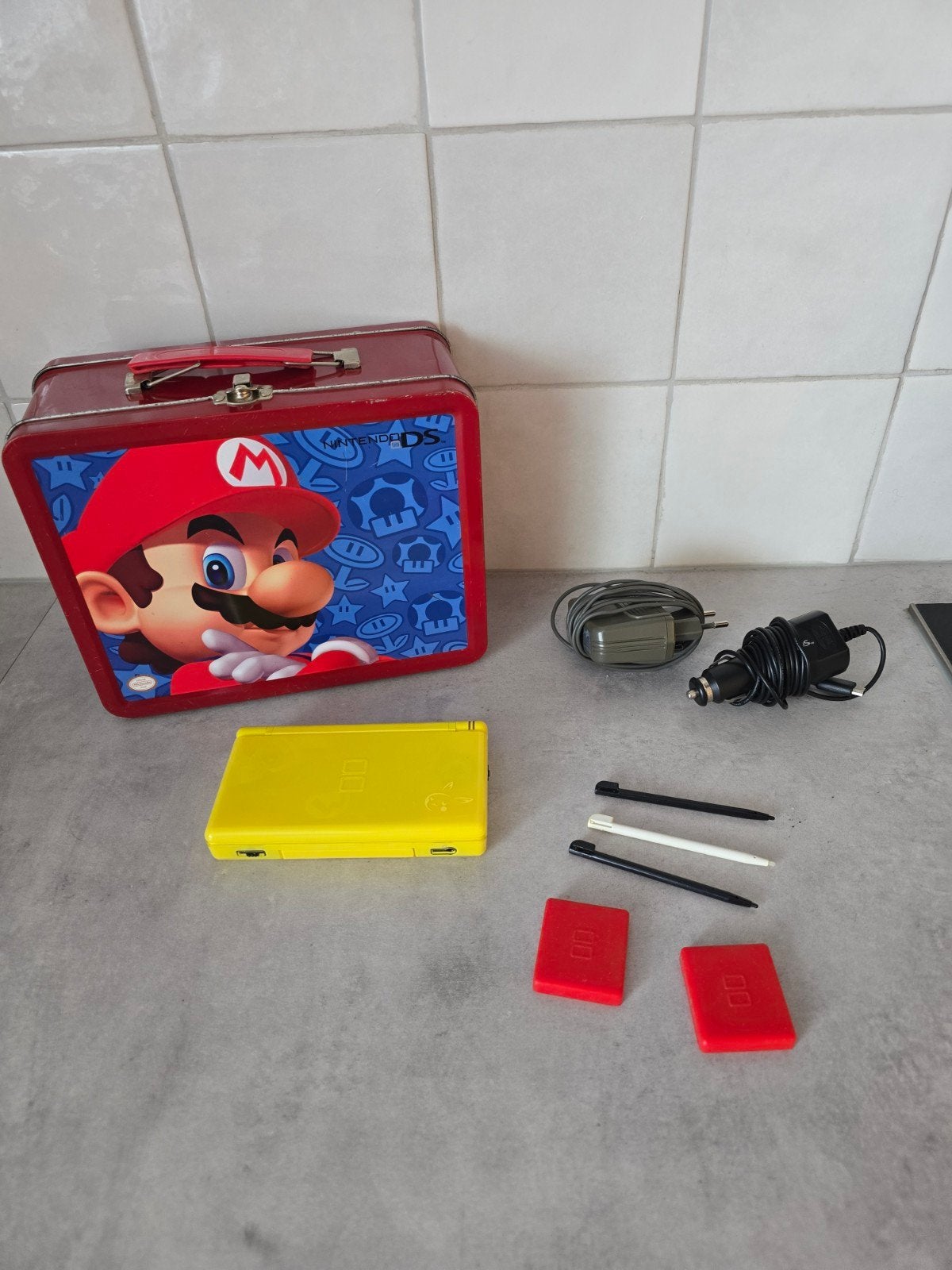 Nintendo DS Lite Pikachu Editie, Gebruikt, Geel, Ophalen of Verzenden, Met beschermhoes of tas
