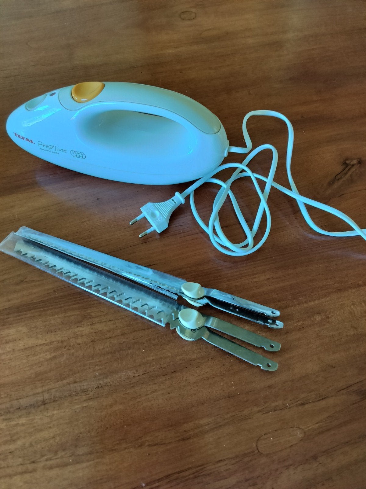 Tefal Prep'line Elektrisch Mes 100W + extra diepvriesmessen, Ophalen of Verzenden, Zo goed als nieuw, Metaal, Snijmachine