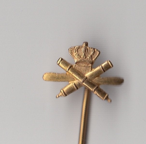 Korps Luchtdoelartillerie LUA koperkleur embleem speldje, Verzamelen, Niet vindbaar, Niet vindbaar, Nederland, Embleem of Badge