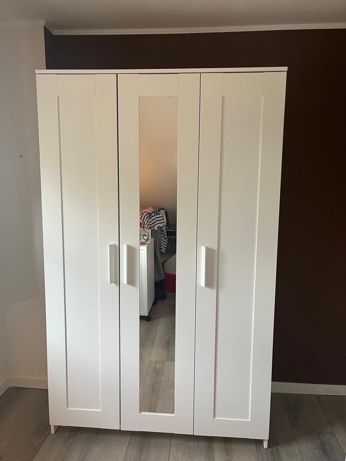 Witte IKEA BRIMNES kledingkast met spiegel en planken, Huis en Inrichting, Kasten | Kledingkasten, Zo goed als nieuw, 150 tot 200 cm