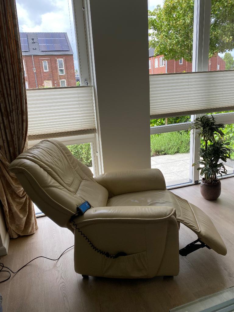 Comfortabele leren relaxfauteuil - Crème, Huis en Inrichting, Fauteuils, Ophalen, Gebruikt, Modern comfort, 75 tot 100 cm
