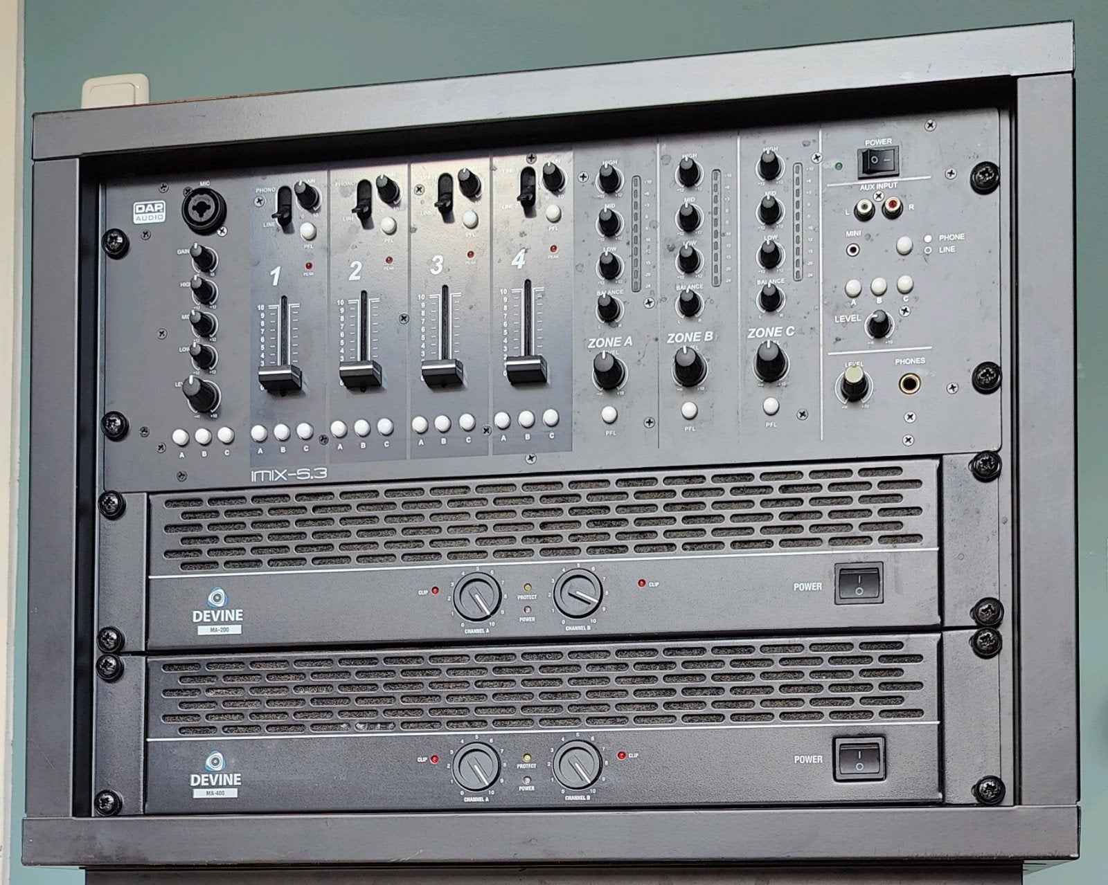 Rack met 2 versterkers, mixer, equalizer en kabels, Ophalen, Zo goed als nieuw, Minder dan 500 watt