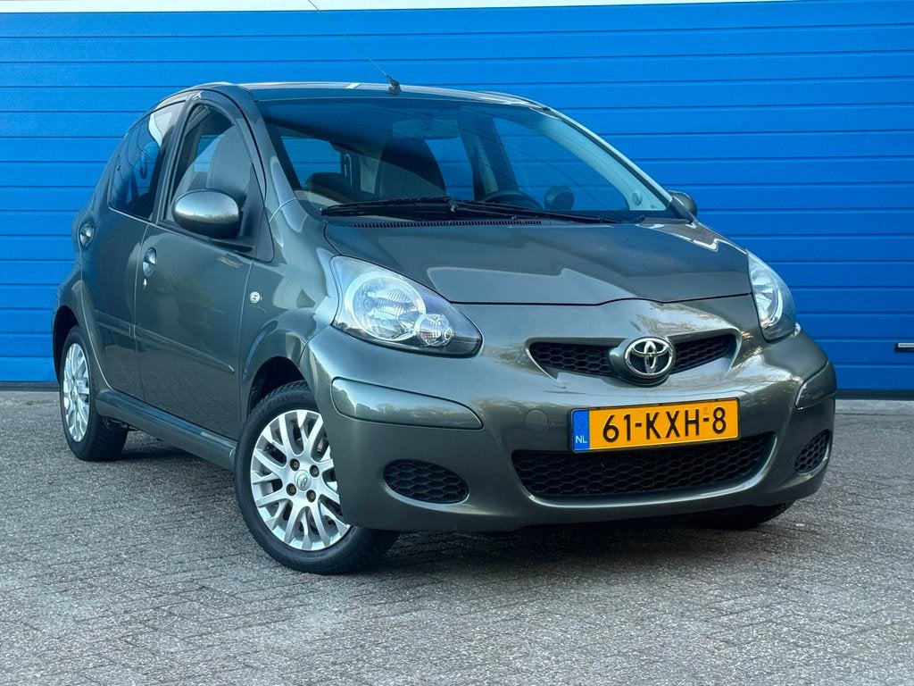 Toyota Aygo 1.0-12V Aspiration Green|Airco, Voorwielaandrijving, Gebruikt, Zwart, 4 stoelen