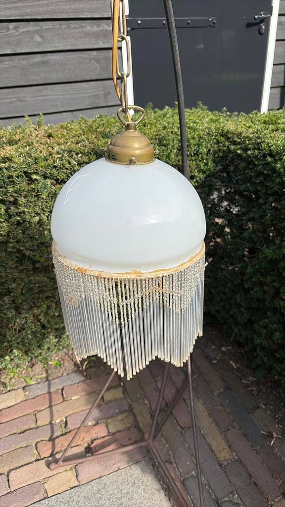 HANGLAMP MELKGLAS MET KRALEN EN MESSING, Ophalen of Verzenden, Zo goed als nieuw, Rond, 50 cm of meer