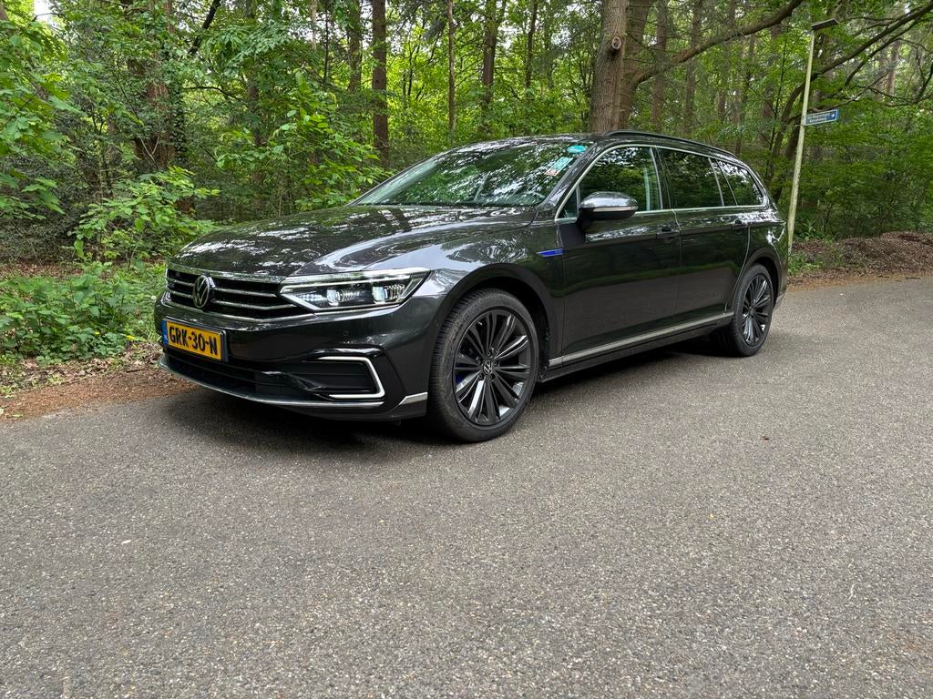 Volkswagen Passat 1.4 TSI Phev 218pk 6-DSG 2020 Grijs, Auto's, Zwart, Zwart, 1600 kg, Passat