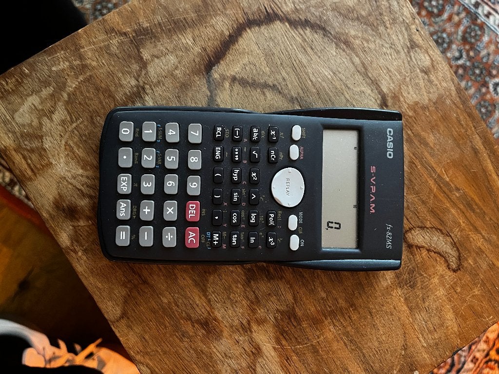 Casio fx-82MS wetenschappelijke rekenmachine met hoes, Diversen, Ophalen of Verzenden, Zo goed als nieuw