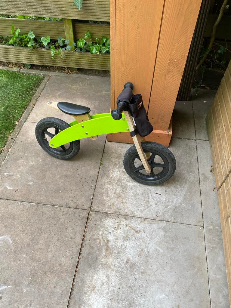 Groene houten loopfiets voor peuters, Kinderen en Baby's, Speelgoed | Buiten | Voertuigen en Loopfietsen, Ophalen, Gebruikt, Loopfiets