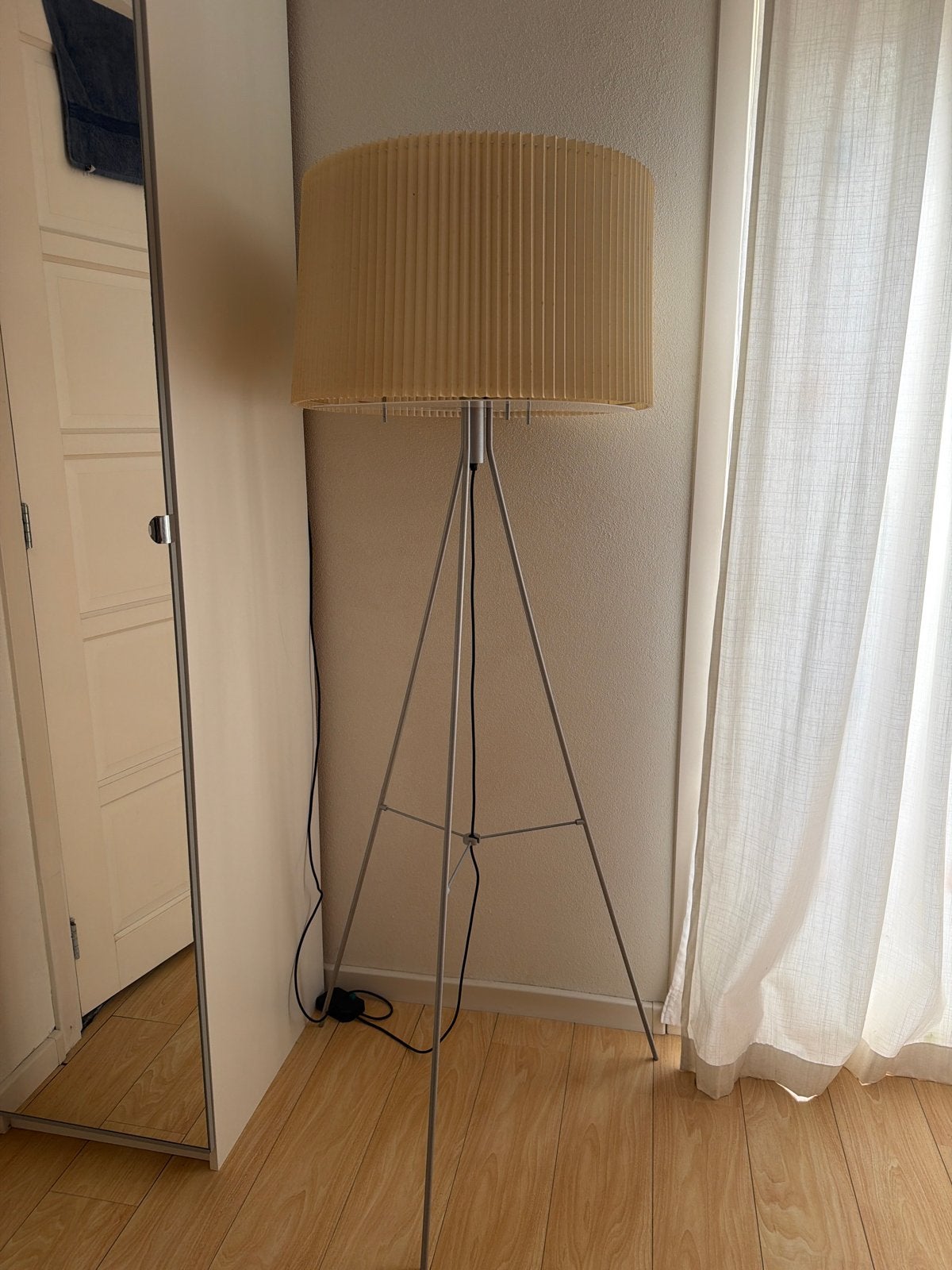 Stijlvolle staande lamp met driepoot en stoffen kap, Ophalen, E27 (groot), Zo goed als nieuw, Metaal