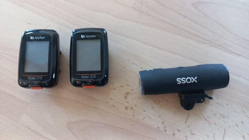 Fietscomputers Rider 310 en fietslamp Xoss, Fietsen en Brommers, Fietsaccessoires | Fietscomputers, Ophalen of Verzenden, Zo goed als nieuw