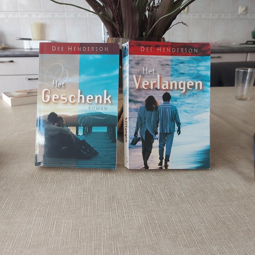Het Geschenk & Het Verlangen - Dee Henderson (Romans), Ophalen of Verzenden, Zo goed als nieuw, Dee Henderson, Nederland