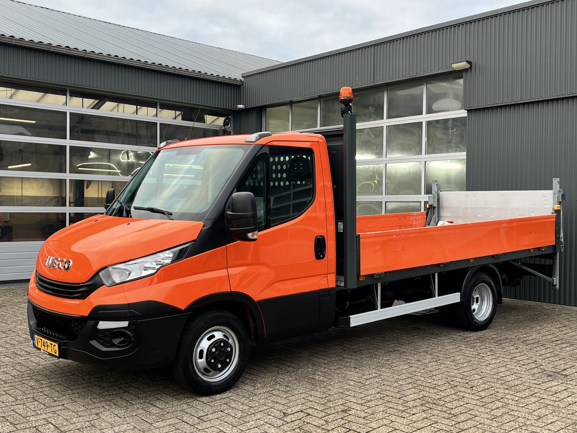 Iveco Daily 35C14 2.3 375 Laadklep 500kg Trekhaak 3500kg tre, Auto's, 13 km/l, Gebruikt, Iveco, 2535 kg