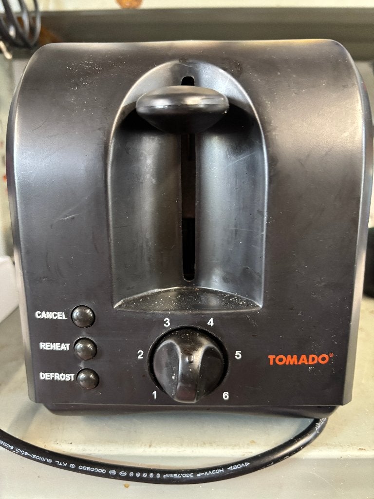 Tomado broodrooster TM-1281, Ophalen, Zo goed als nieuw, Uitneembare kruimellade