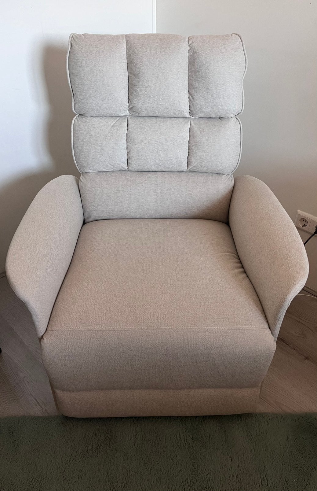 Mooie, fijn zittende elektrische stoel - beige stof, Ophalen, Minder dan 75 cm, Zo goed als nieuw, 75 tot 100 cm