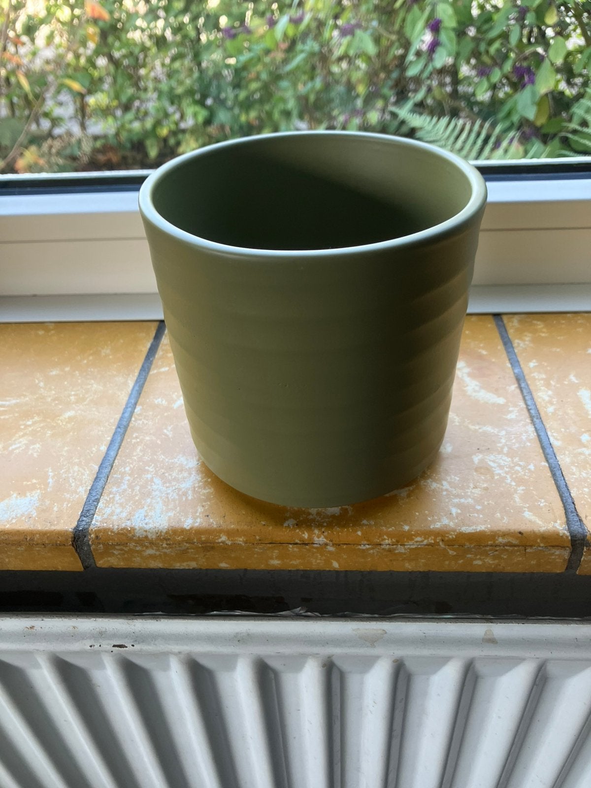 Bloempotje steen - olijfgroen - 13 cm, Ophalen, Rond, Zo goed als nieuw, Aardewerk
