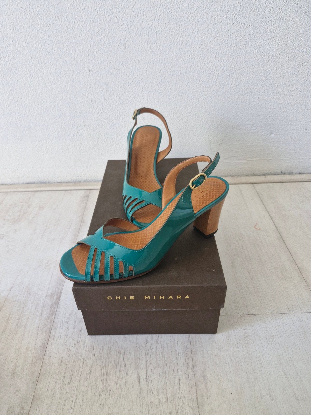 Chie Mihara zomerschoenen, blauwgroen lak, maat 36 1/2, Blauw, Zo goed als nieuw, Chie Mihara, Sandalen of Muiltjes