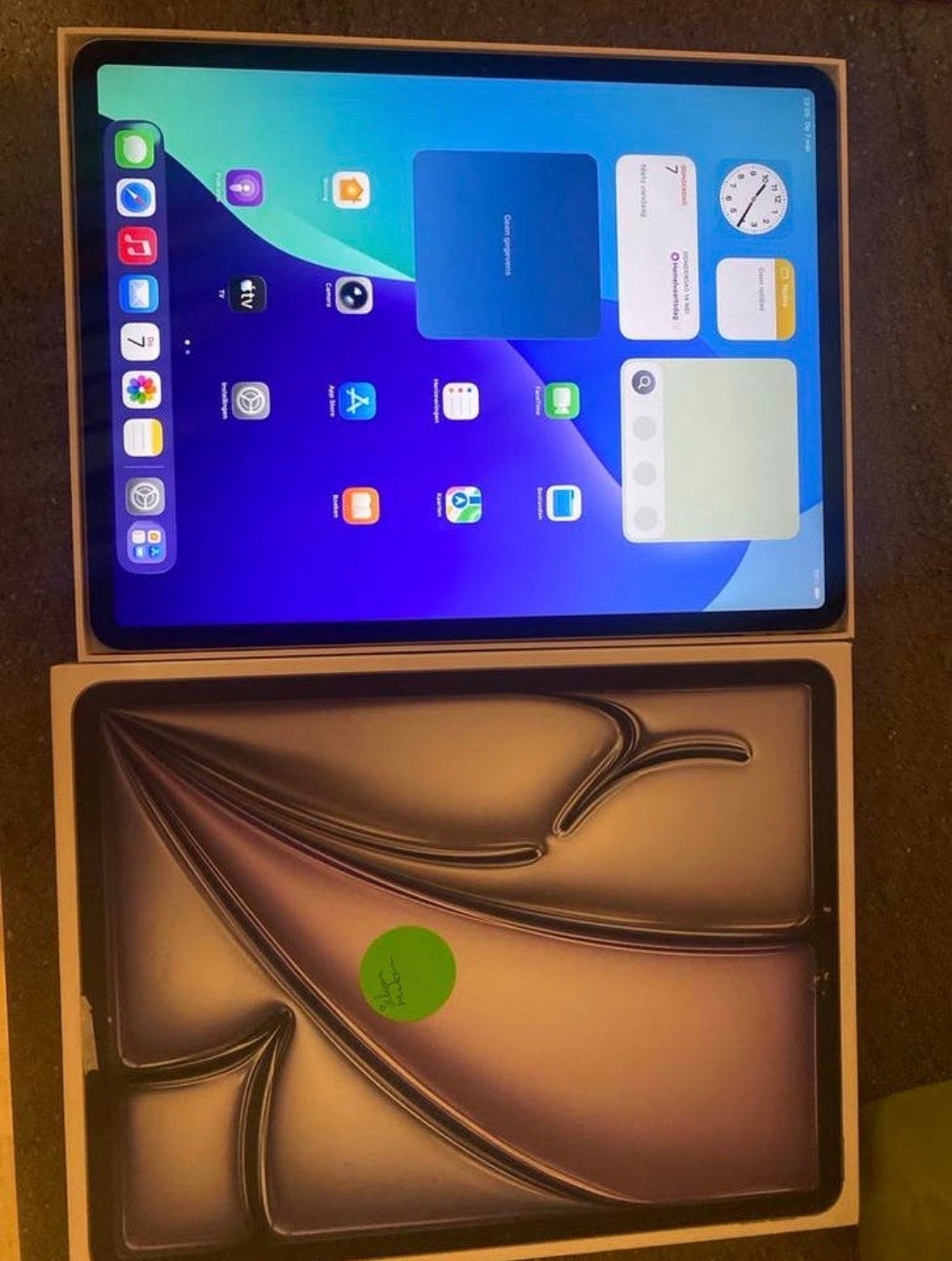 Apple iPad  13 inch (M2-chip), Ophalen of Verzenden, Zo goed als nieuw, Bescherming voor- en achterkant