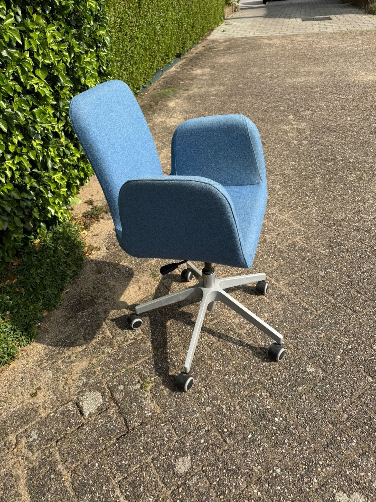 Comfortabele blauwe bureaustoel met wieltjes, Ophalen, Gebruikt, Blauw, Bureaustoel