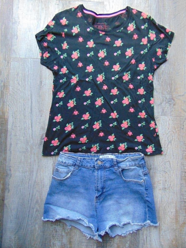 Setje korte spijkerbroek blauw maat 40 + T-shirt zwart rozen, Ophalen of Verzenden, Zo goed als nieuw, Blauw, W30 - W32 (confectie 38/40)