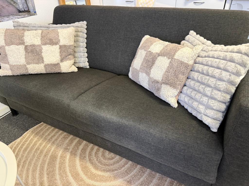 Comfortabele donkergrijze tweezitsbank, Ophalen, Gebruikt, 150 tot 200 cm, Tweepersoons
